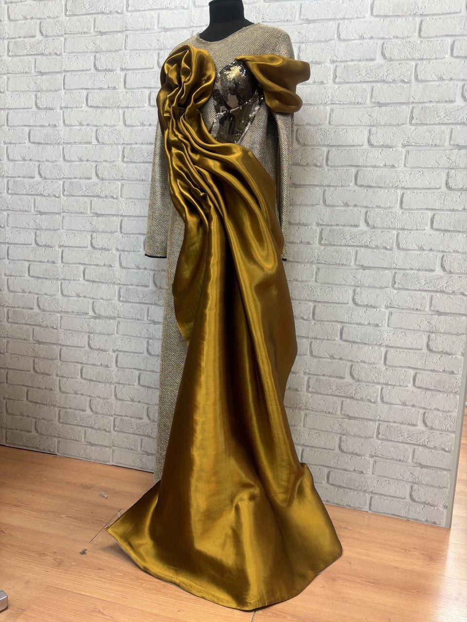 Пошив вечерних платьев в Москве